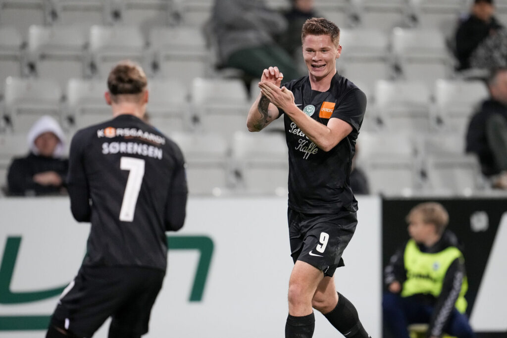 Sebastian Grønning fejrer en scoring for sin tidligere klub Viborg FF