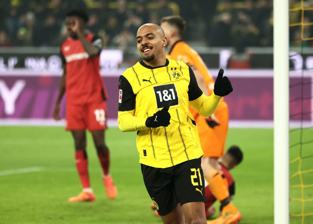 Donyell Malen under en kamp for Dortmund.