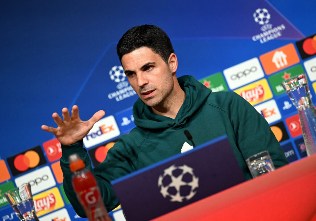 Mikel Arteta på plads til pressekonference i Champions League.