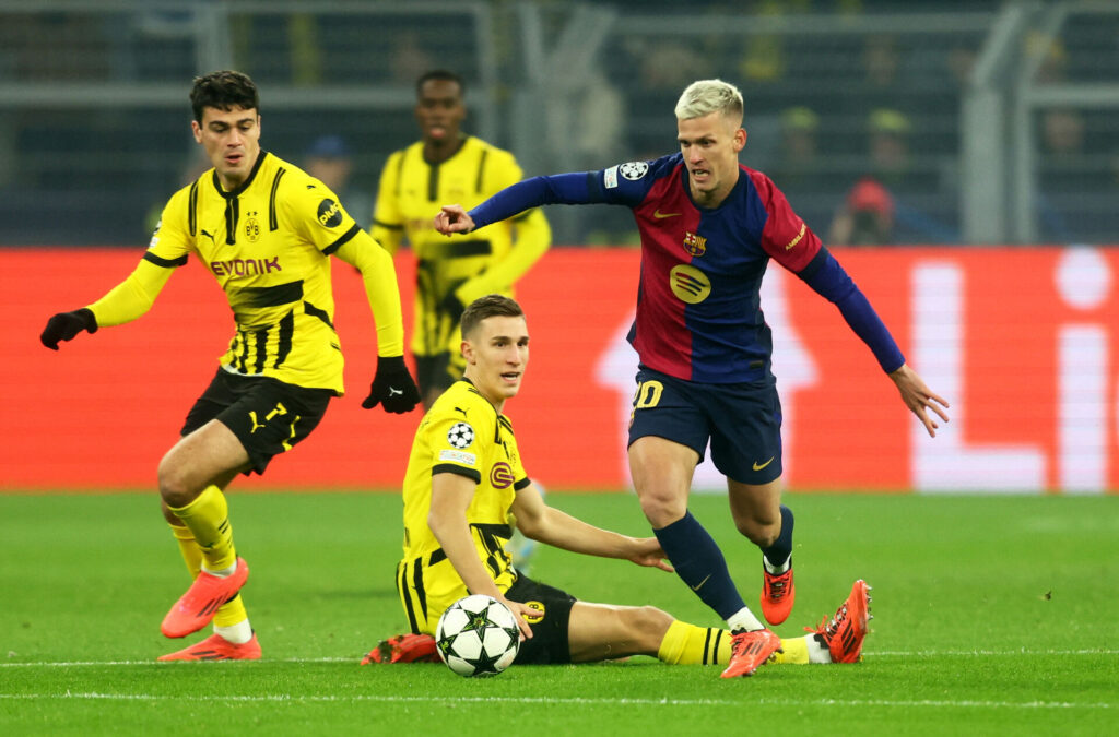 Dani Olmo på bolden under Barcelonas kamp mod Dortmund.