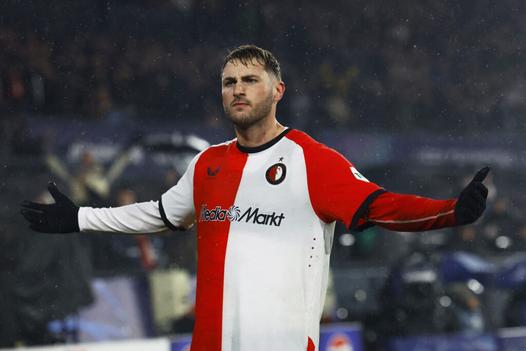 Santiago Gimenez fejrer en scoring for Feyenoord.