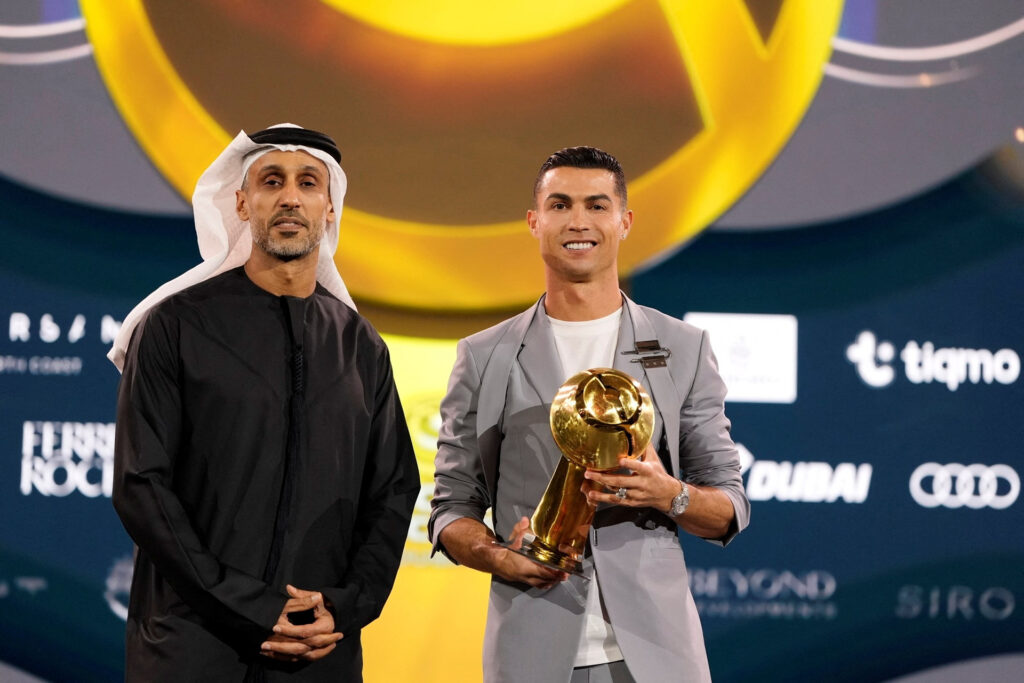 Cristiano Ronaldo efter at have vundet en pris ved Globe Soccer Awards.