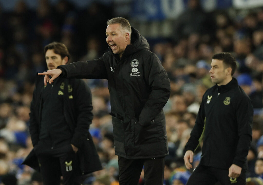 Darren Ferguson på sidelinjen for Peterborough.