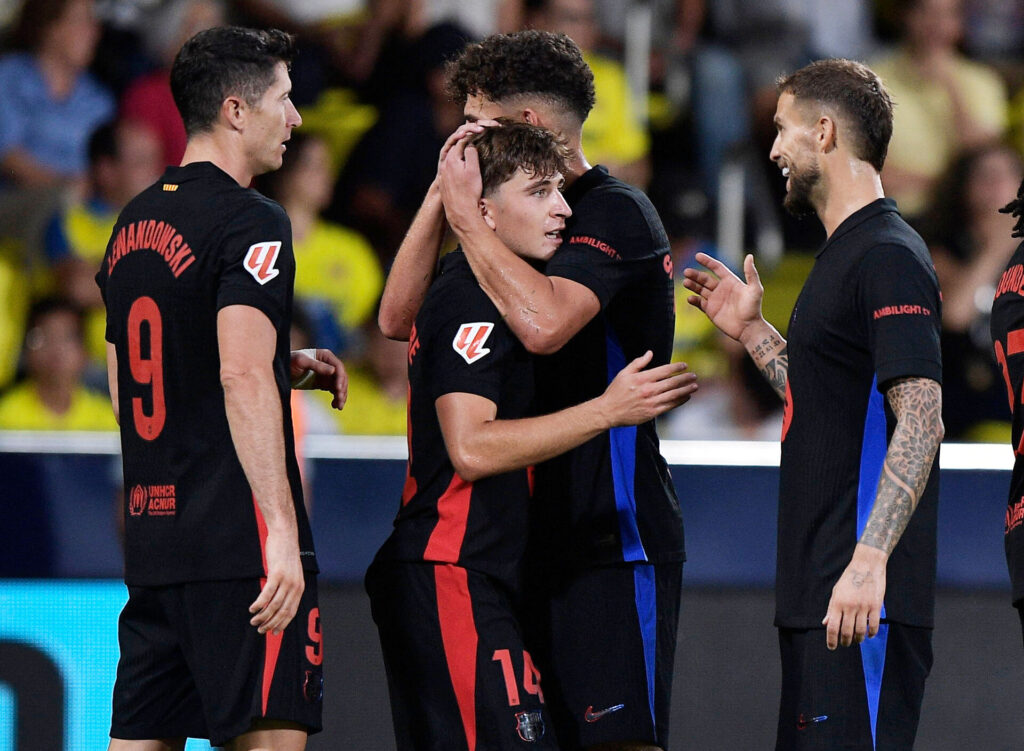 FC Barcelona-spillerne fejrer en scoring.