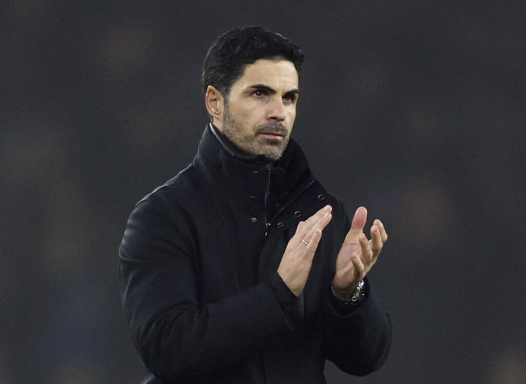 Mikel Arteta ses efter en Arsenalkamp i Premier League