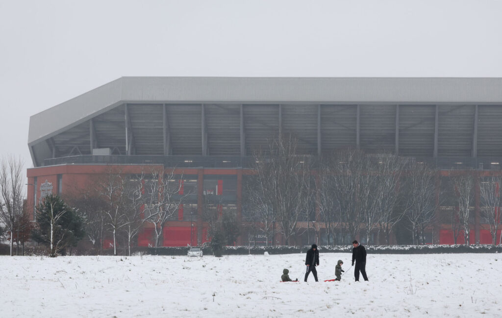 Anfield omgivet af sne.