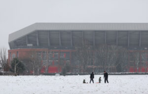 Anfield omgivet af sne.