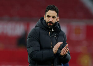 Ruben Amorim klapper til tilksuerne efter endnu en elendig præstation.