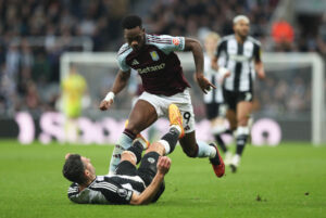 Jhon Duran i aktion mod Newcastle.