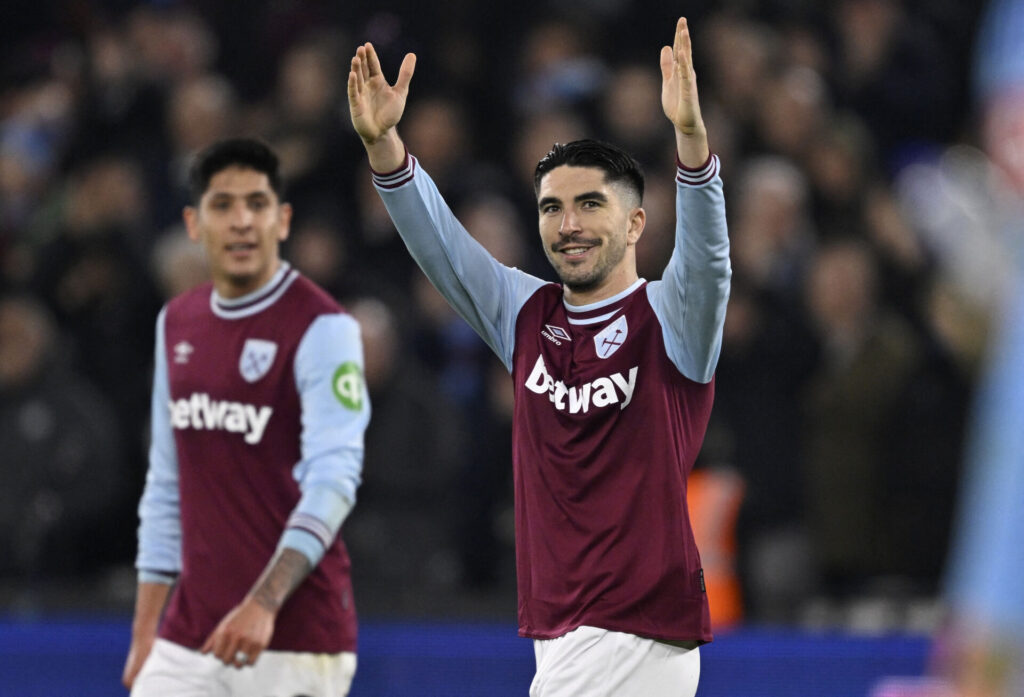 Carlos Soler under en kamp for West Ham.