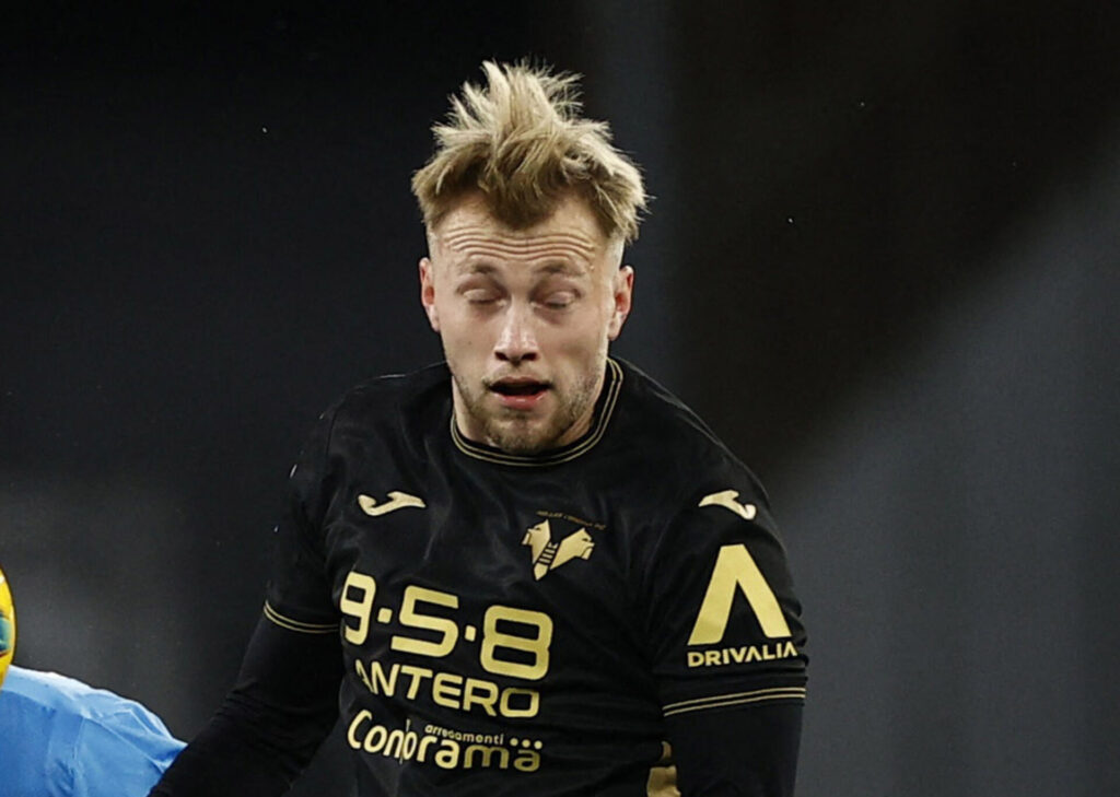 Casper Tengstedt i aktion for Hellas Verona