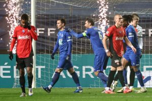 Troyes-spillerne fejrer et mål.