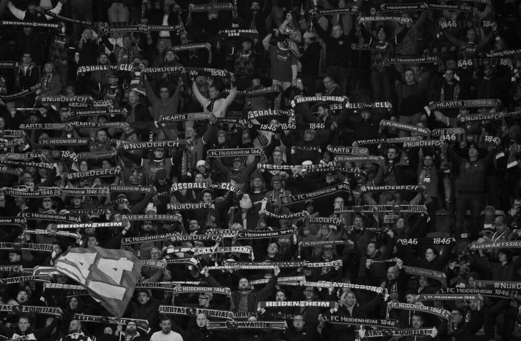 Fans af den tyske klub FC heidenheim under Conference League-kamp.