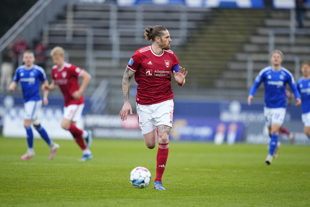 Raul Albentosa i kamp for Vejle Boldklub.