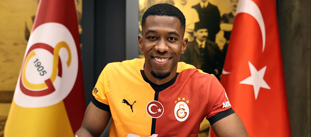 Carlos Cuesta i Galatasaray-trøjen.