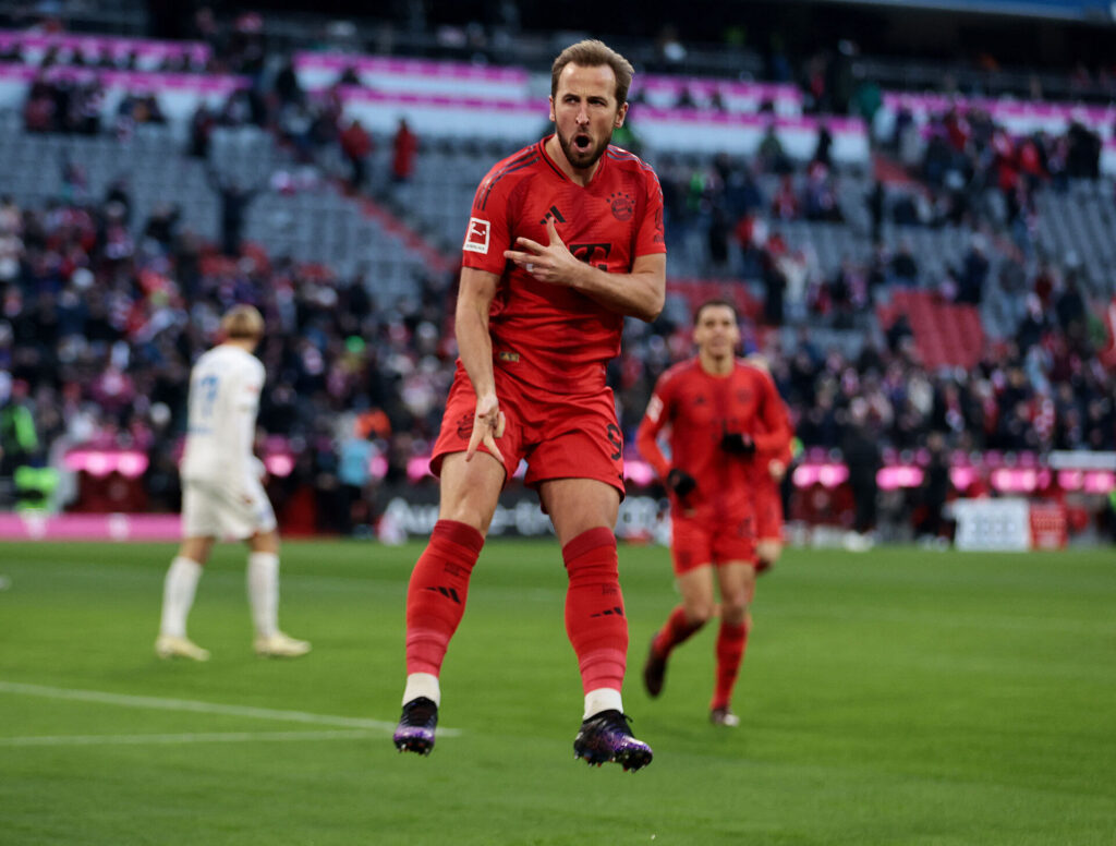 Harry Kane jubler over scoring mod Kiel.