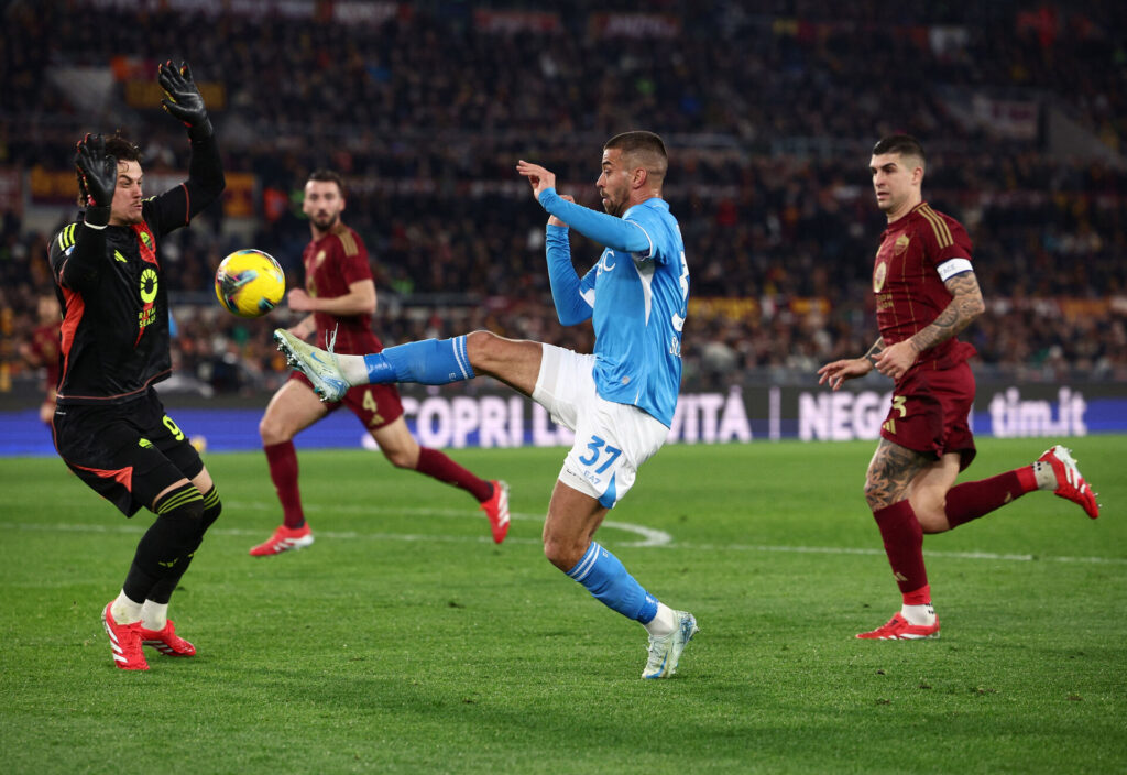 Leonardo Spinazzola scorer for Napoli mod sit tidligere hold AS Roma