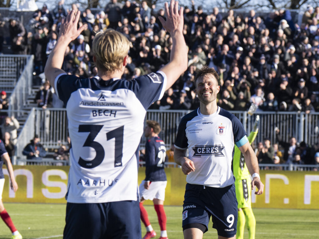 AGF's Patrick Mortensen har scoret til 1-0 I Superligakampen mellem AGF og AaB på Nyt Vejlby Stadion, søndag den 23. februar 2025.