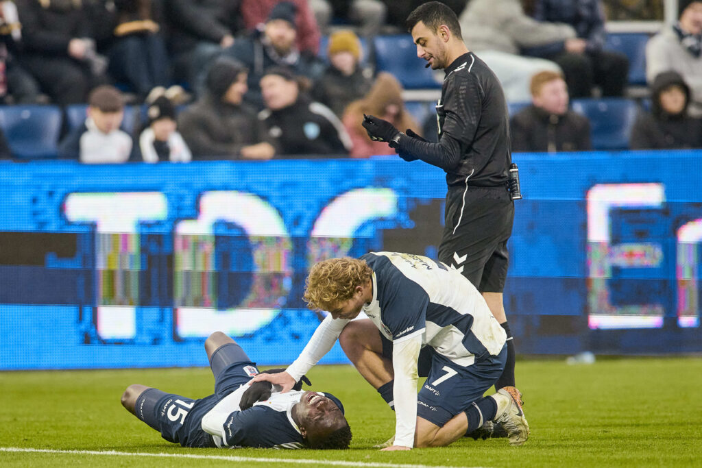 AGFs Youssouph Badji i græsset under Superliga træningkampen mellem AGF og FC København på Vejlby Stadion i Aarhus lørdag den 8. februar 2025.