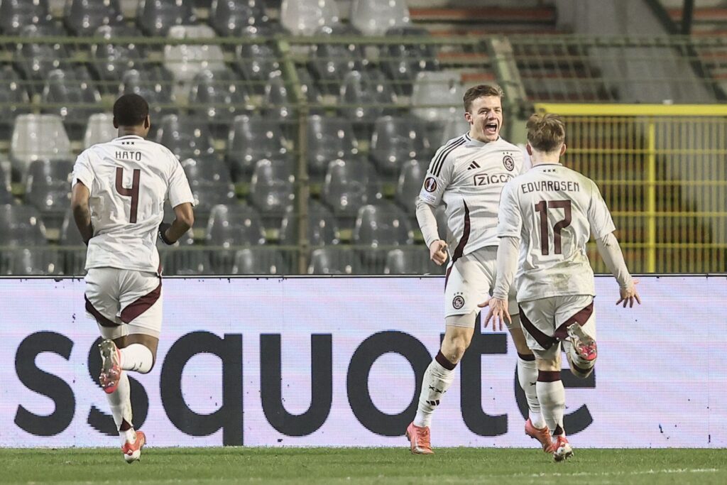 Christian Rasmussen fejrer sin scoring for Ajax.