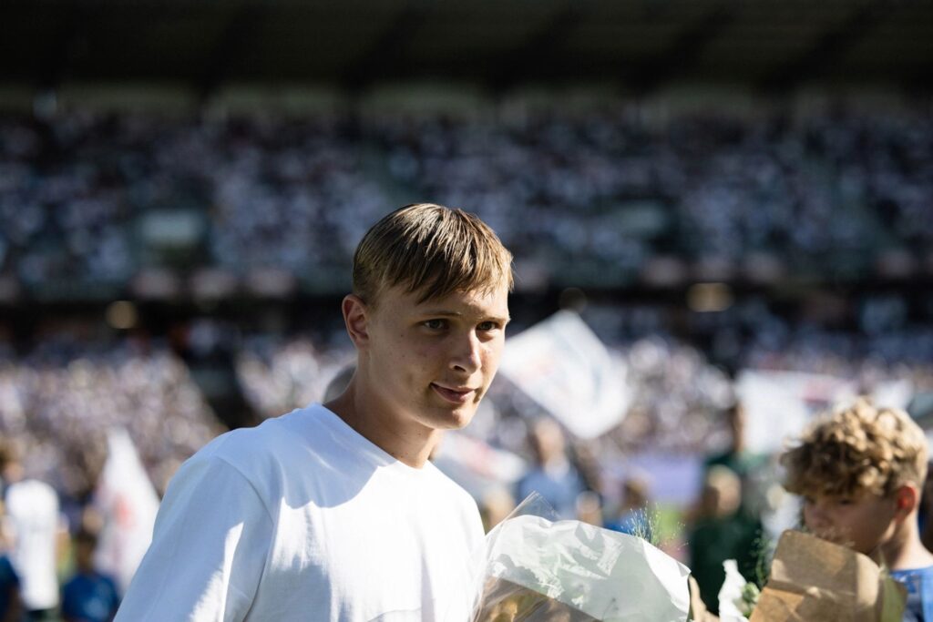 Aksel Halsgaard på AGF's stadion