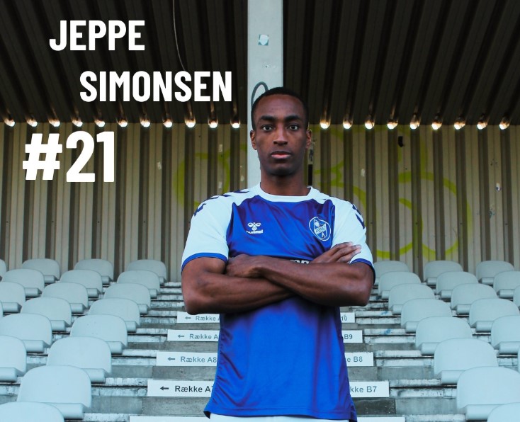 Jeppe Simonsen med armene over kors på tribunen i Fremad Amager.