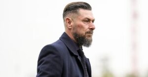 Pascal Bosschaart kigger med et sammenbidt ansigt.