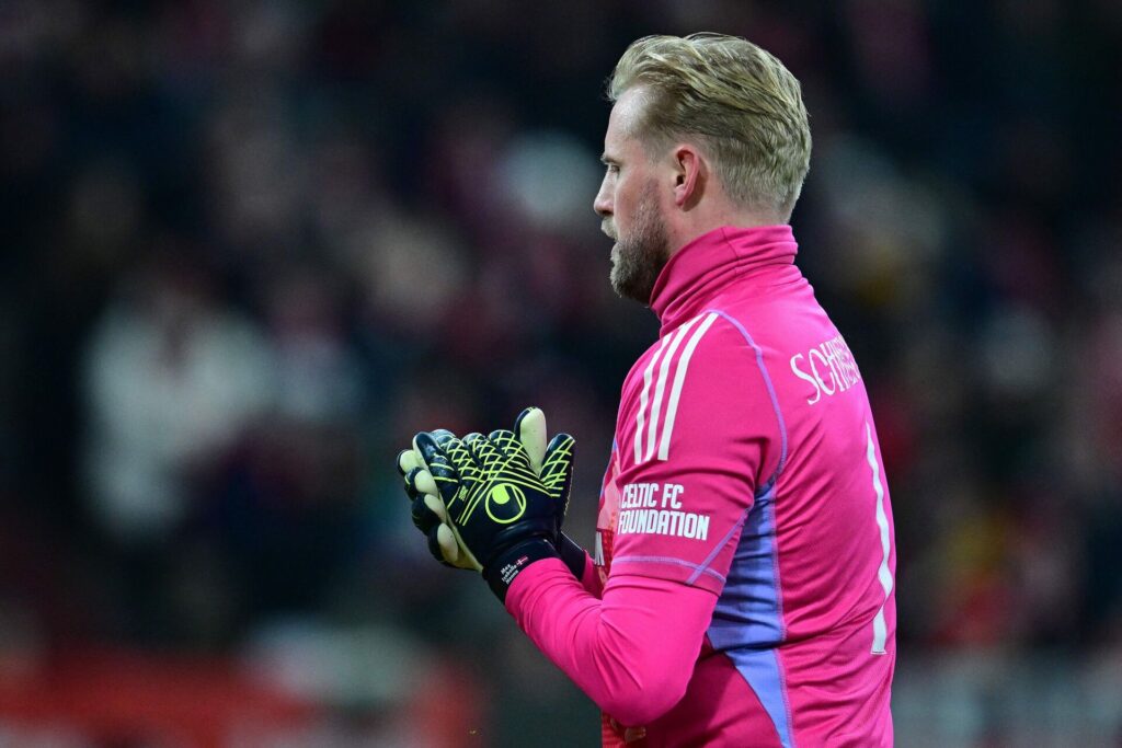 Kasper Schmeichel under Celtics kamp mod Bayern München.