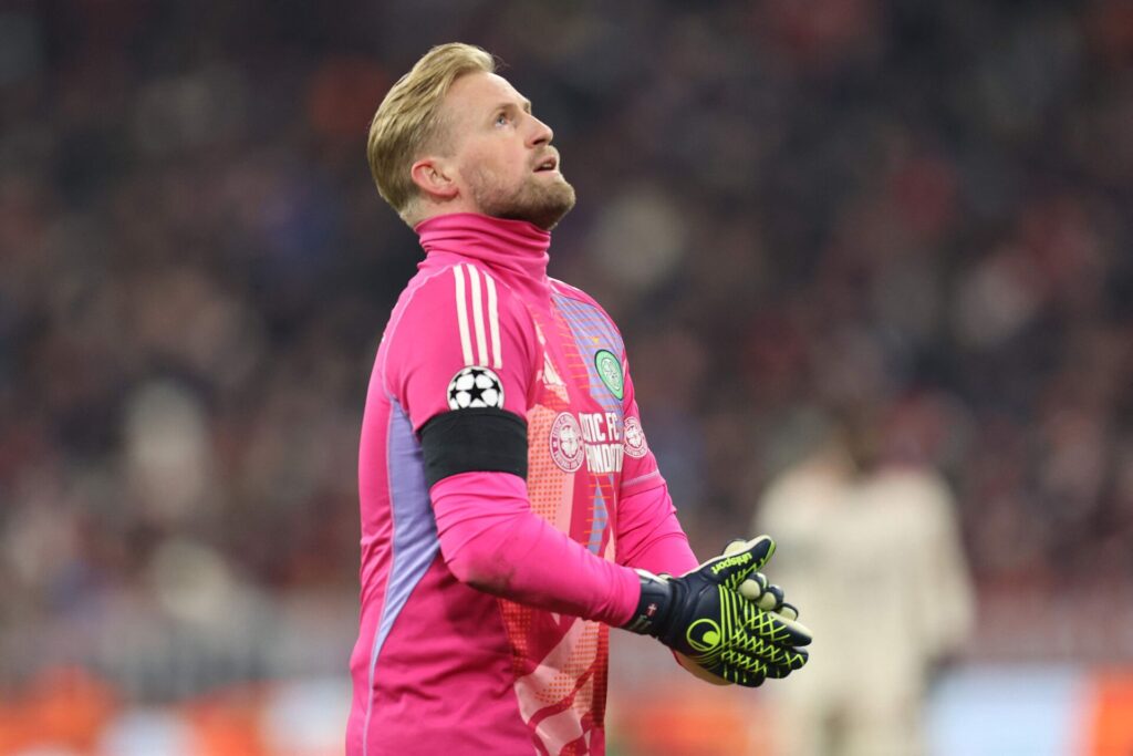 Schmeichel kigger op i luften