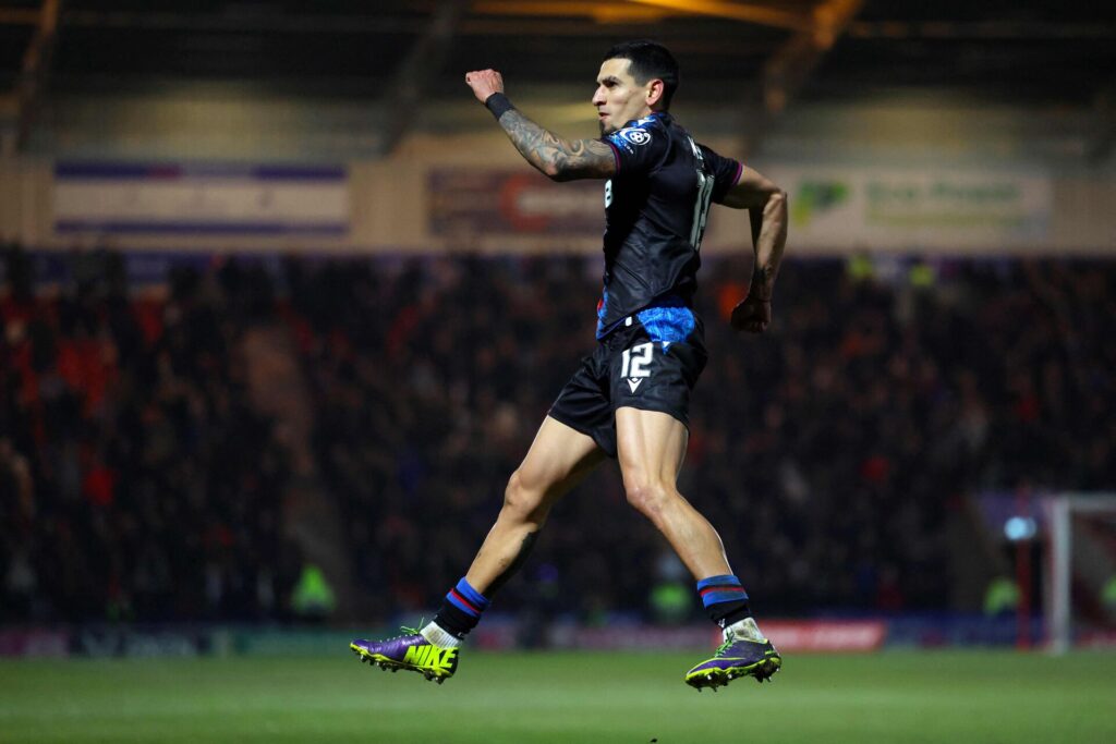 Daniel Munoz fejrer en scoring for Crystal Palace.