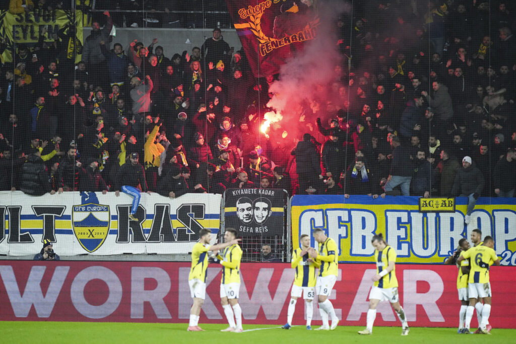 Romerlys blandt Fenerbahces fans.