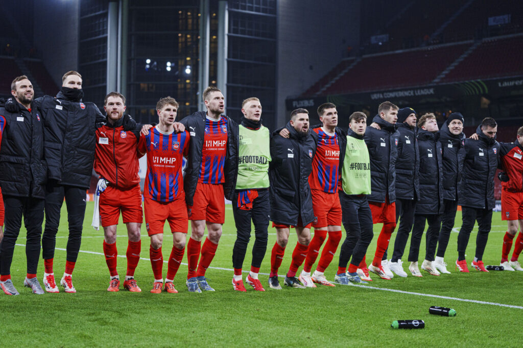 FC Heidenheim spillere efter UEFA Conference League playoff-kampen mellem FC København og FC Heidenheim 1846 i Parken i København torsdag den 13. februar 2025