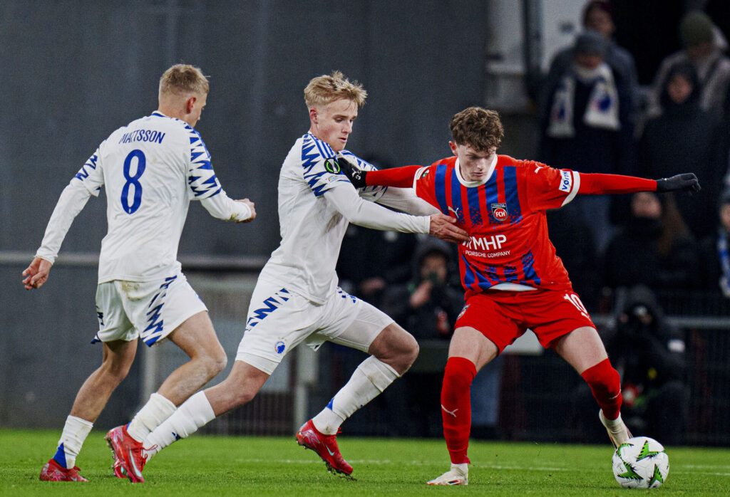 Victor Froholdt i duel mod Heidenheim i Europa League.