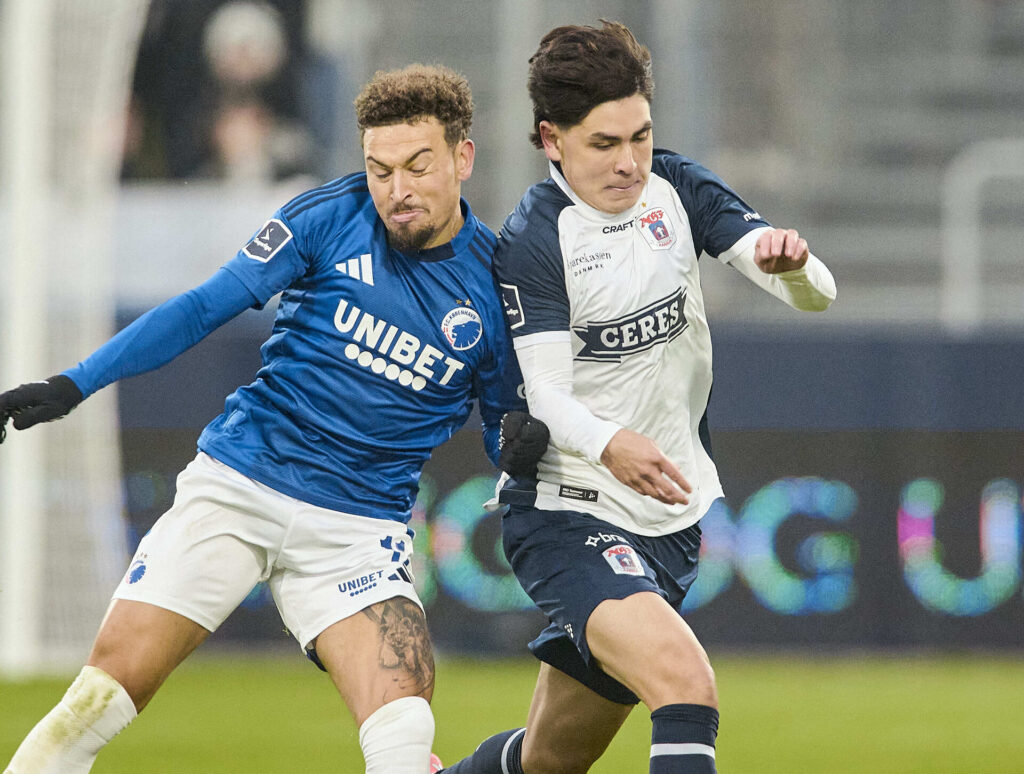 FCKs Jordan Larsson og AGFs Eric Kahl under Superliga træningkampen mellem AGF og FC København på Vejlby Stadion i Aarhus lørdag den 8. februar 2025