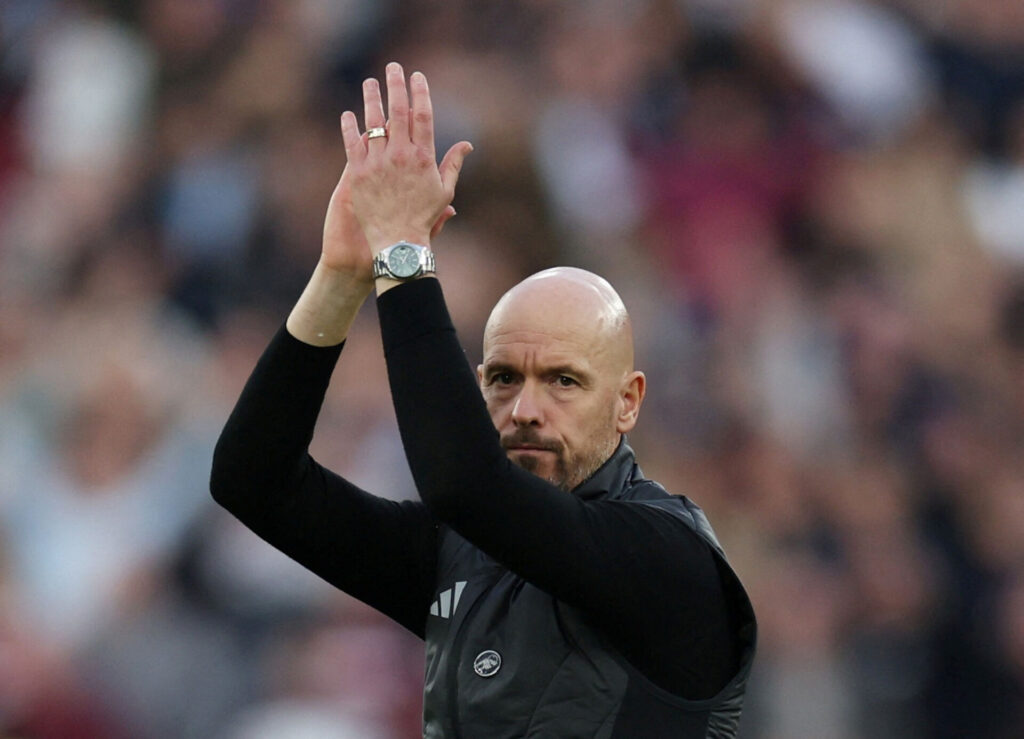 Erik ten Hag klapper efter en af Manchester Uniteds kampe.