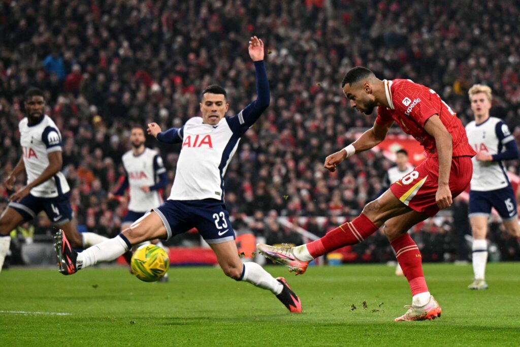 Liverpools Cody Gakpo sparker på kassen i opgøret mod Tottenham