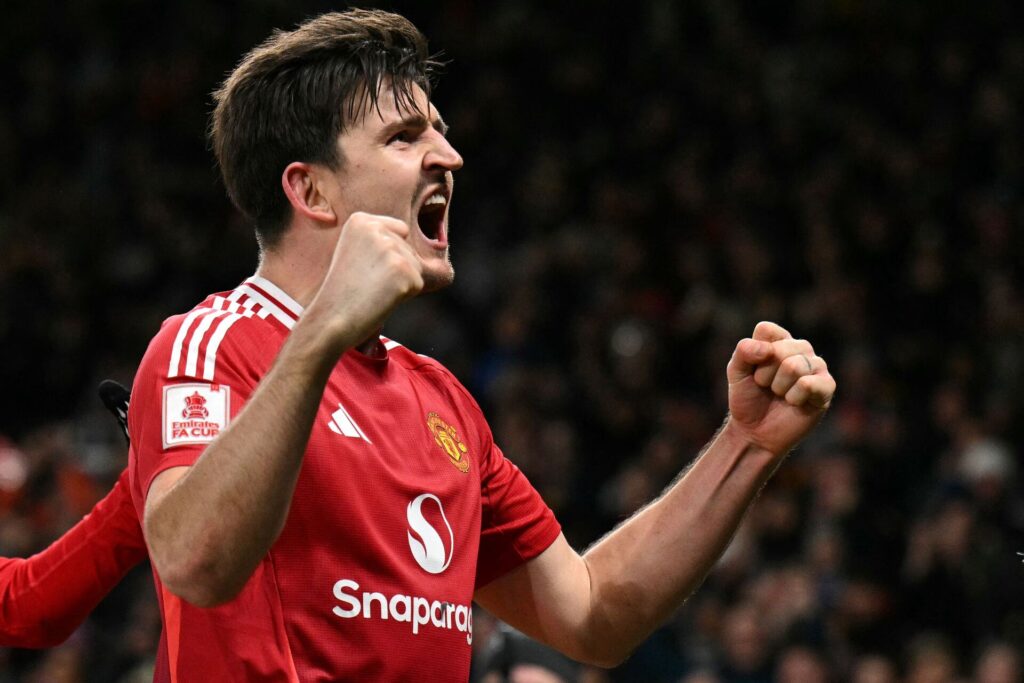 Harry Maguire fejrer en scoring for Manchester United mod Leicester.