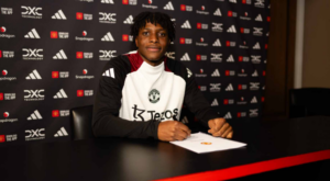 Patrick Dorgu er skiftet til Manchester United