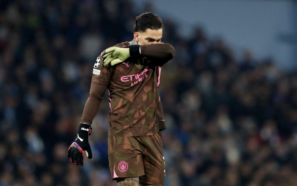 Ederson tørrer næsen efter Champions League-kampen mellem Manchester City og Real Madrid.