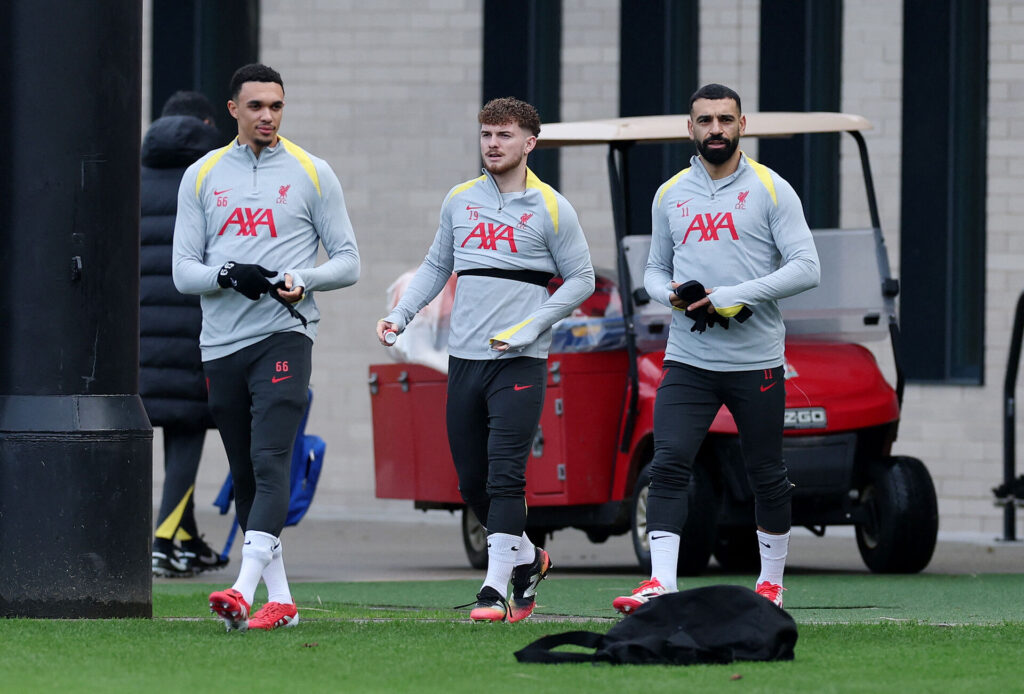 Trent Alexander Arnold forud for en træning i Liverpool.