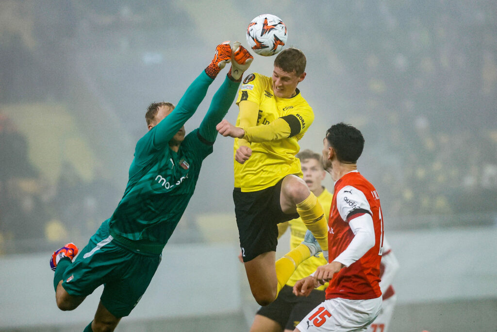 Emil Holten i hovedstødsduel.