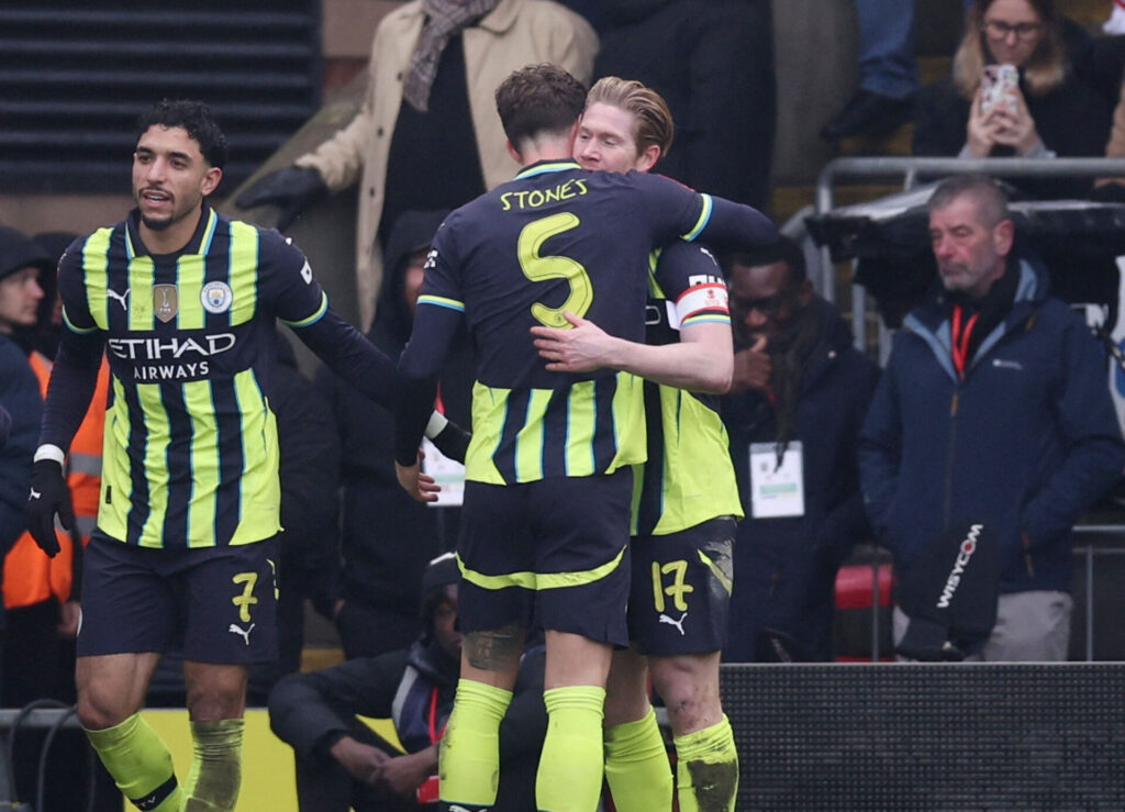 De Bruyne krammer med City-spiller