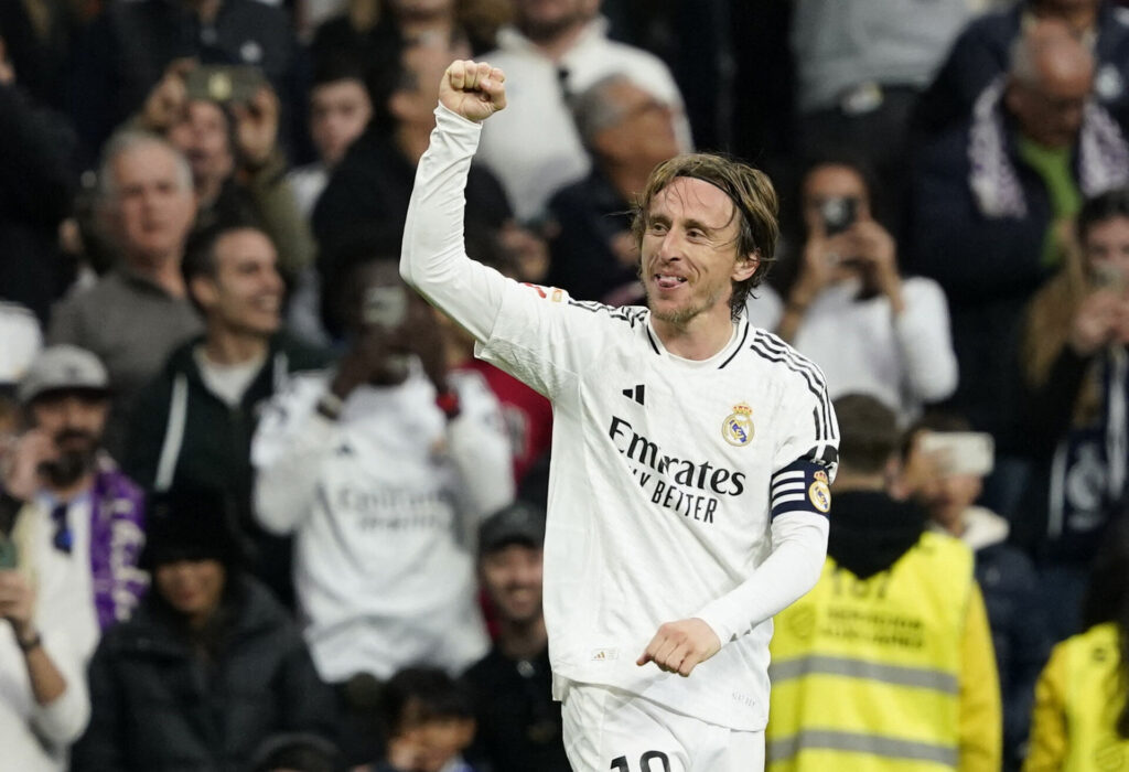 Luka Modric med en knyttet næve under en kamp for Real Madrid.