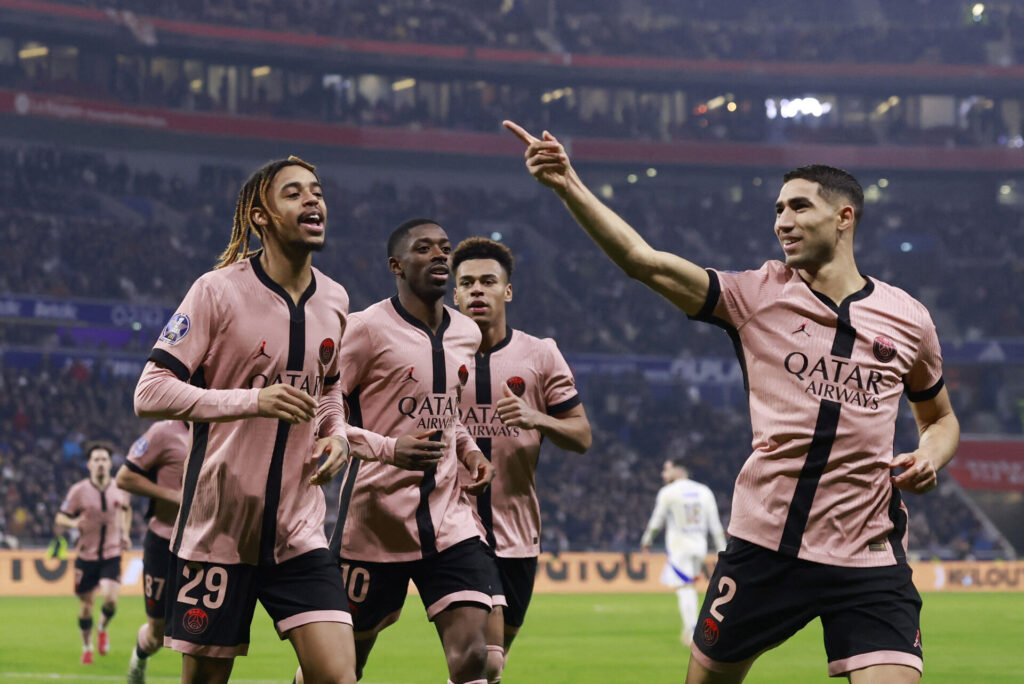 PSG-spillerne fejrer en scoring fra Achraf Hakimi mod Olympique Lyon.