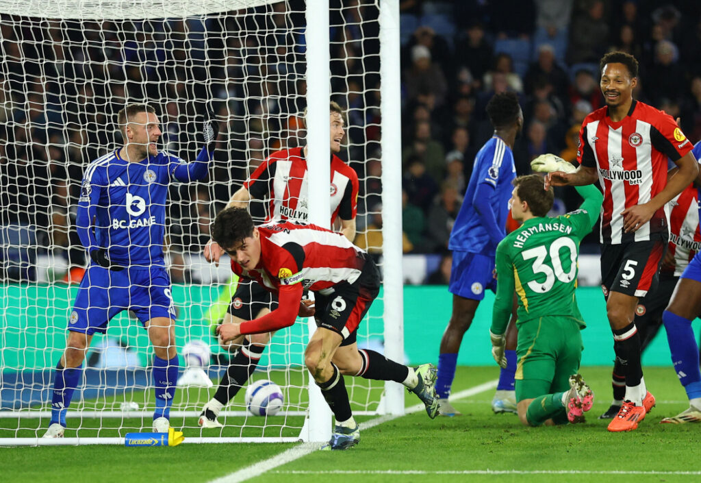 Christian Nørgaard lige efter sin scoring mod Mads Hermansen og Leicester.