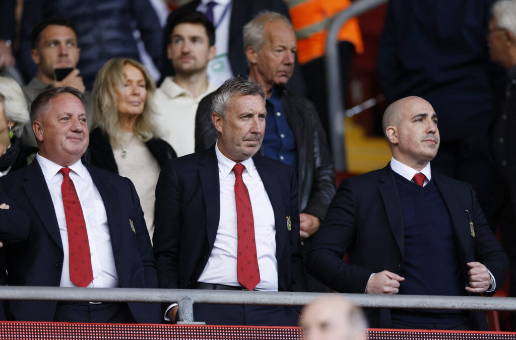 Topfolkene i Manchester United på tribunerne.