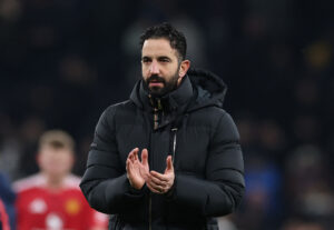 Ruben Amorim klapper i hænderne.