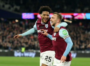 Jarrod Bowen fejrer et mål for West Ham.