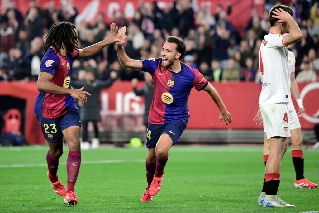 FC Barcelonas spillere fejrer en scoring mod Sevilla.