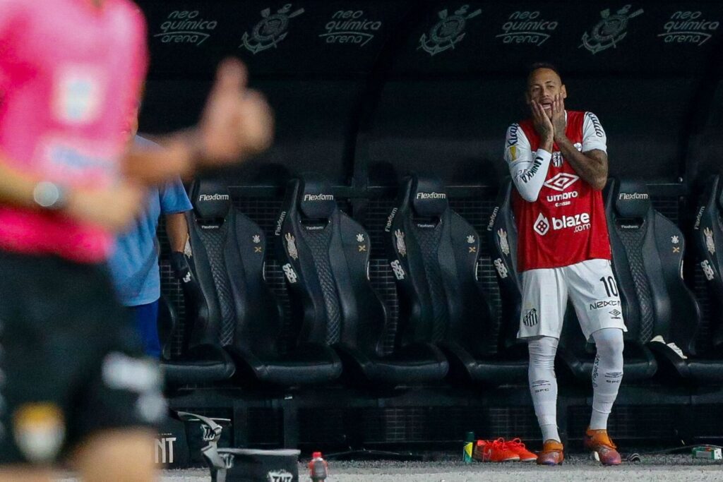 Neymar græmmer sig efter nederlag mod Corinthians.